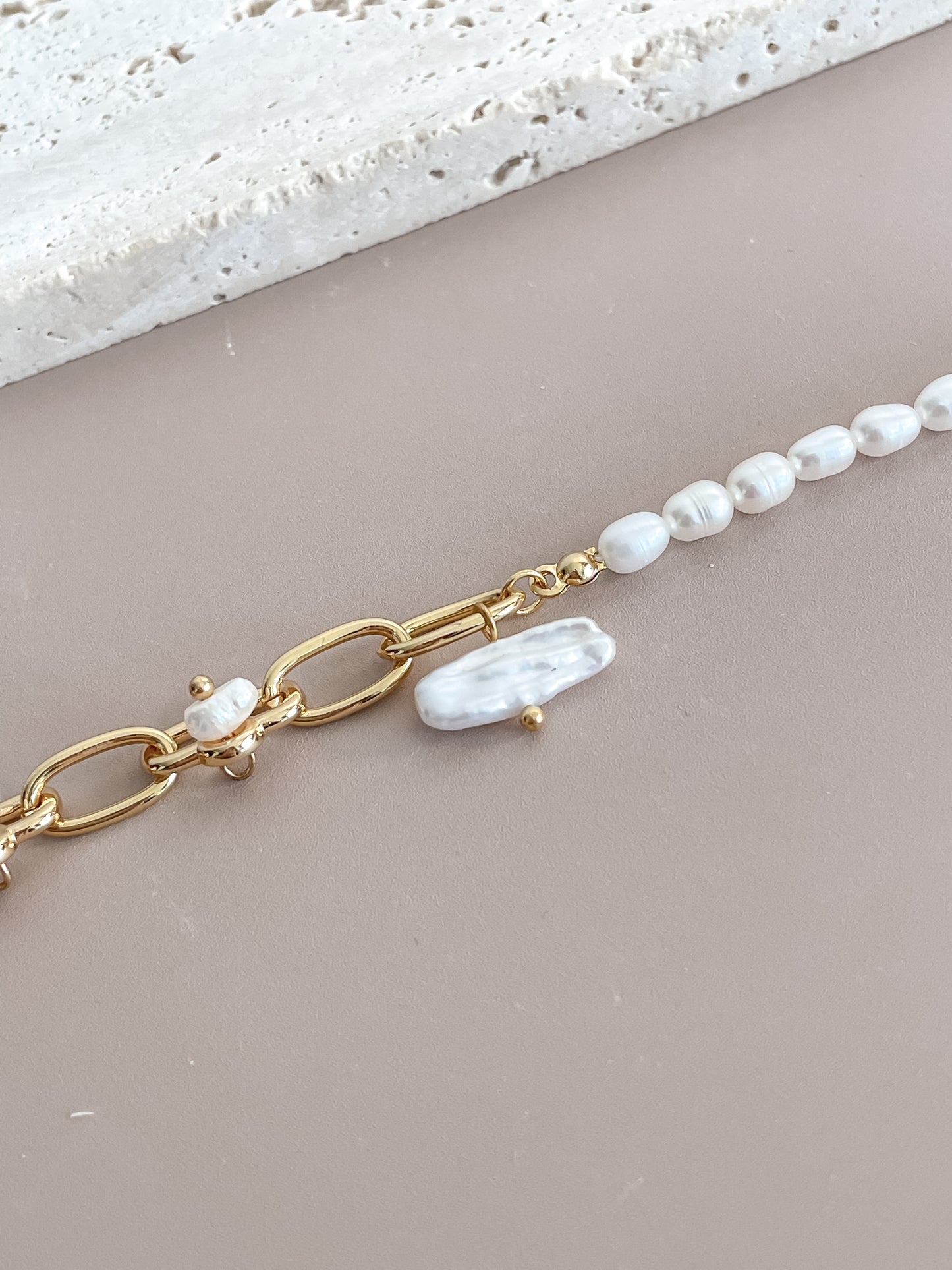 Asymmetric Pearl Pendant Bracelet