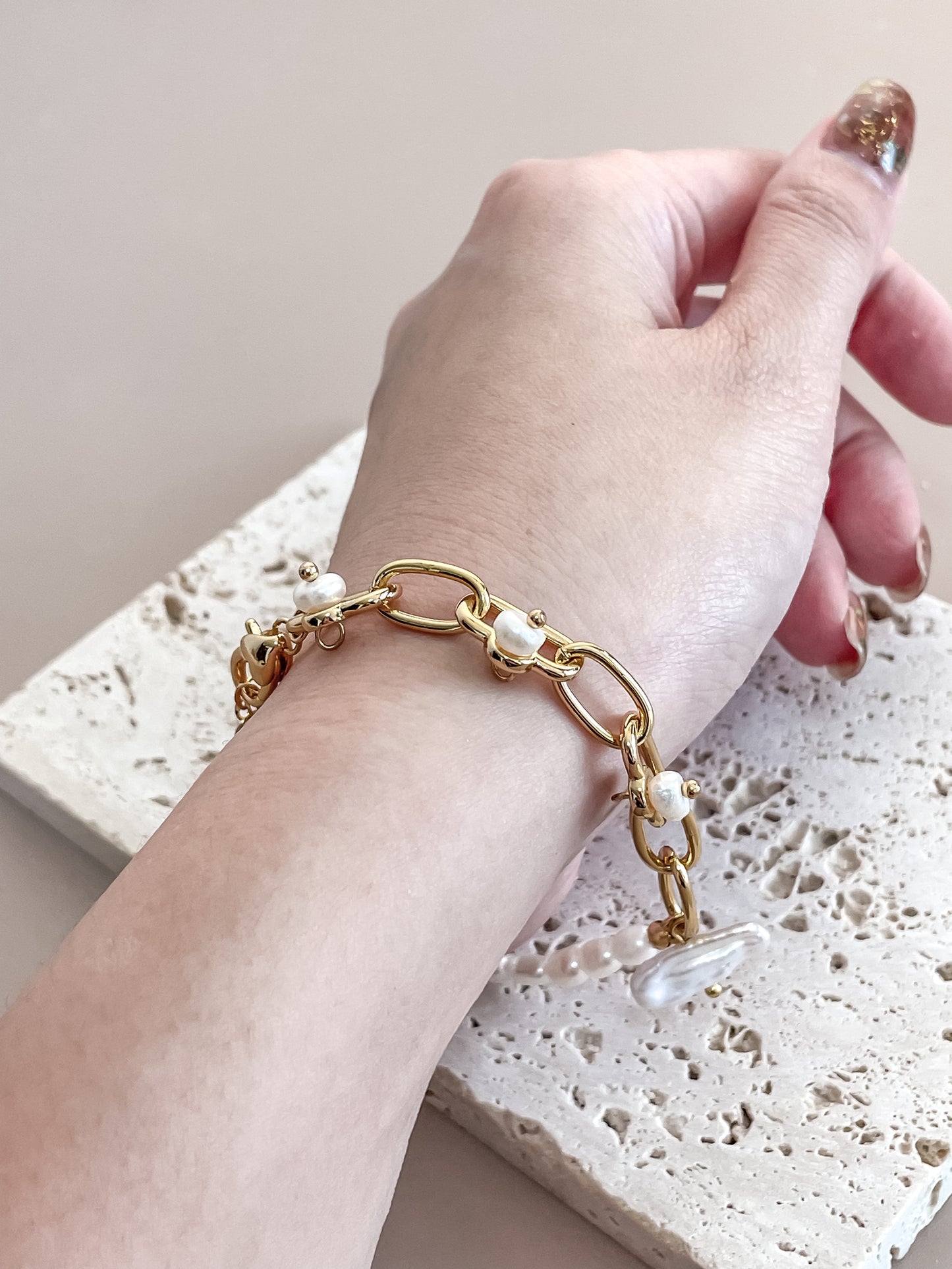 Asymmetric Pearl Pendant Bracelet