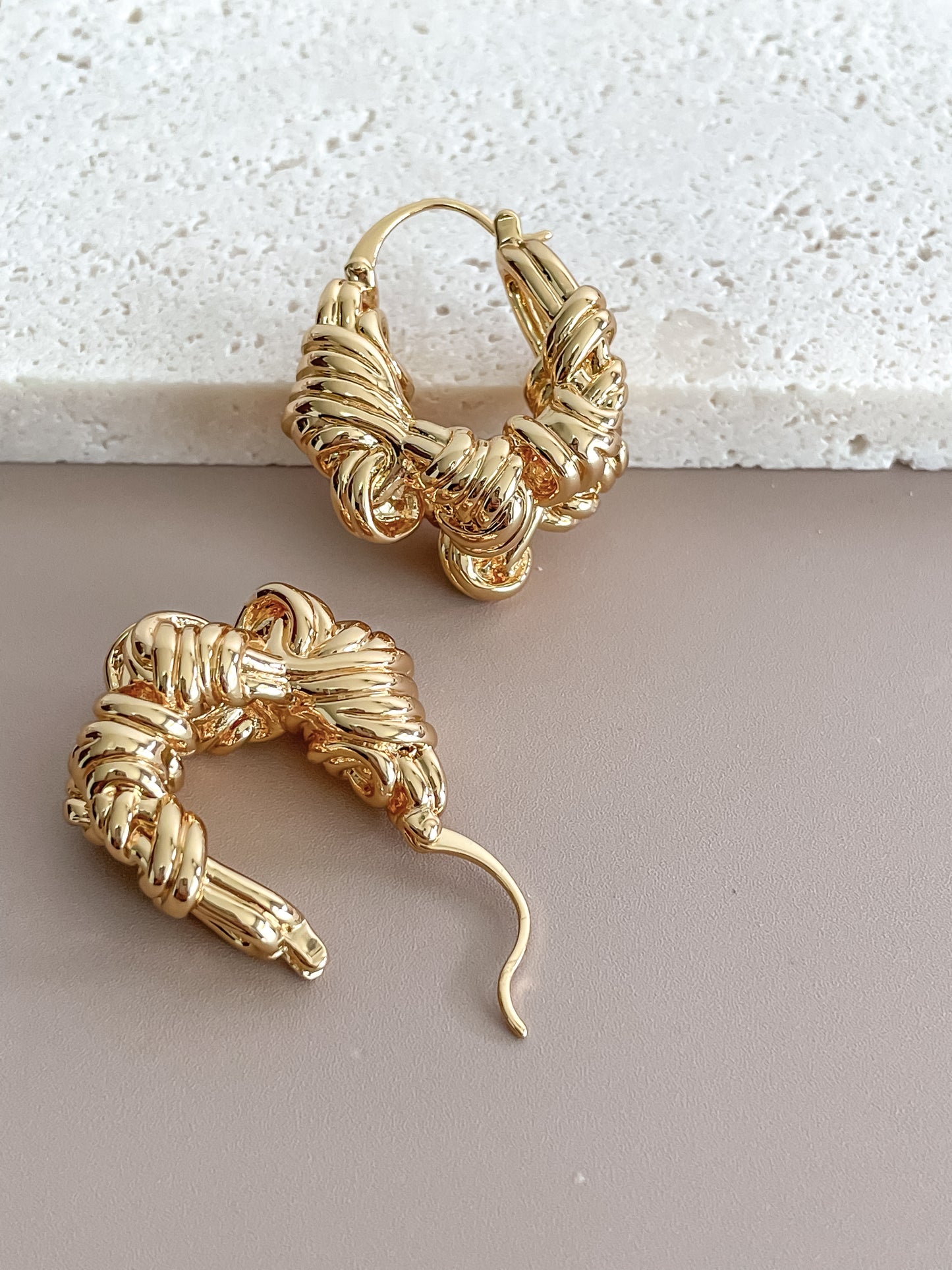 Twisted Rope Pattern Latched Hoop Earrings