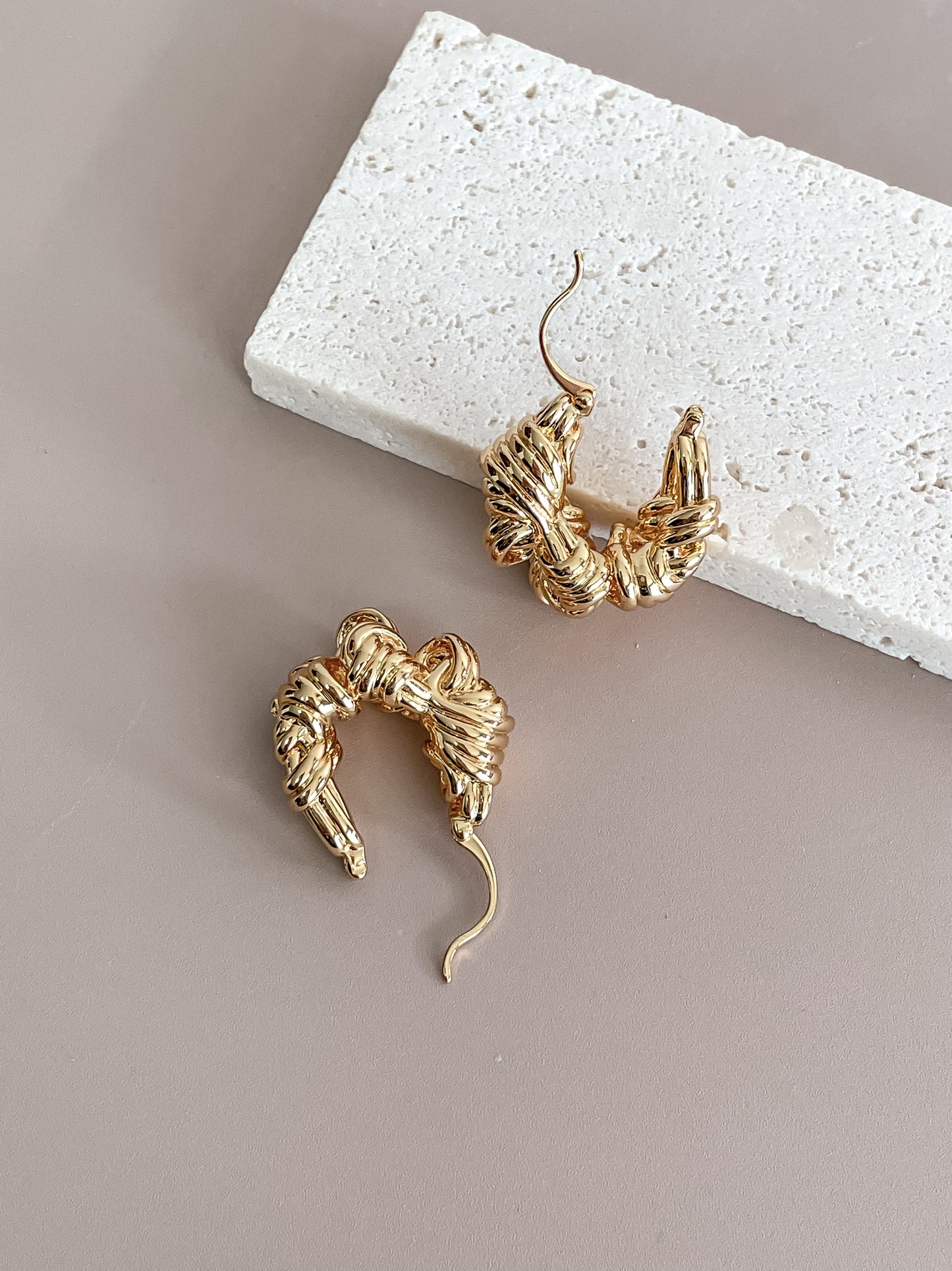 Twisted Rope Pattern Latched Hoop Earrings