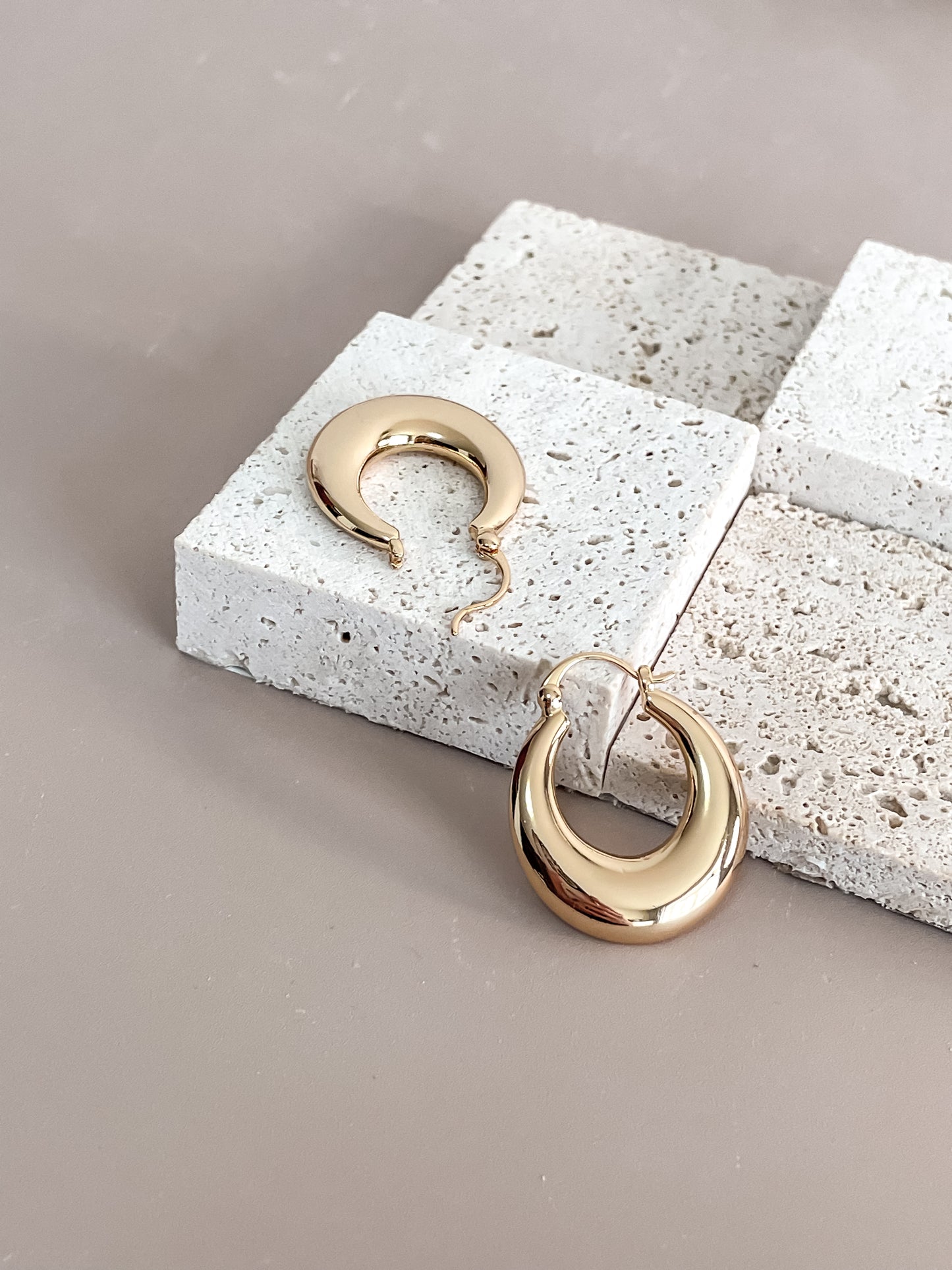 Chunky Oval Latched Hoops Earrings