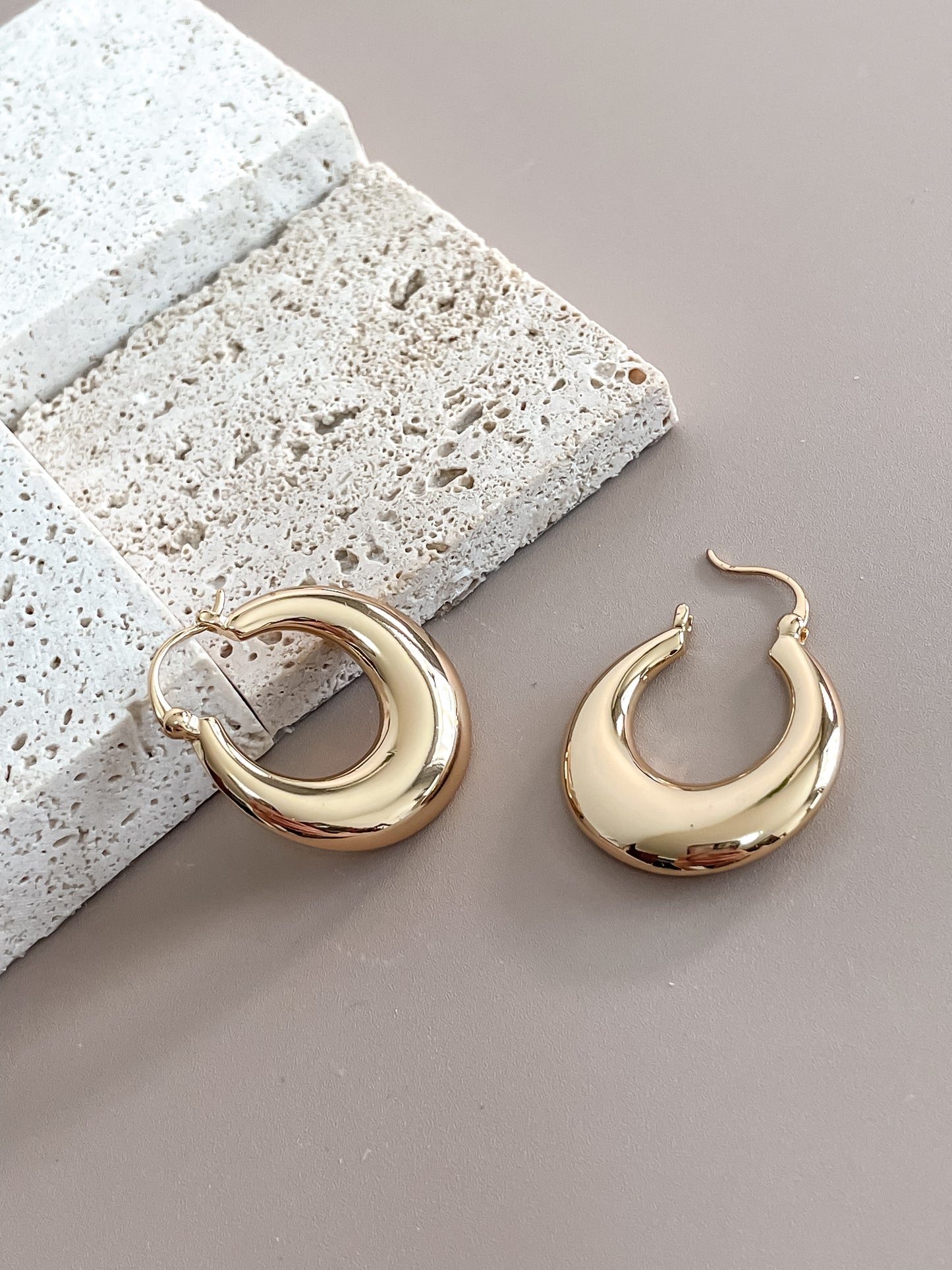 Chunky Oval Latched Hoops Earrings