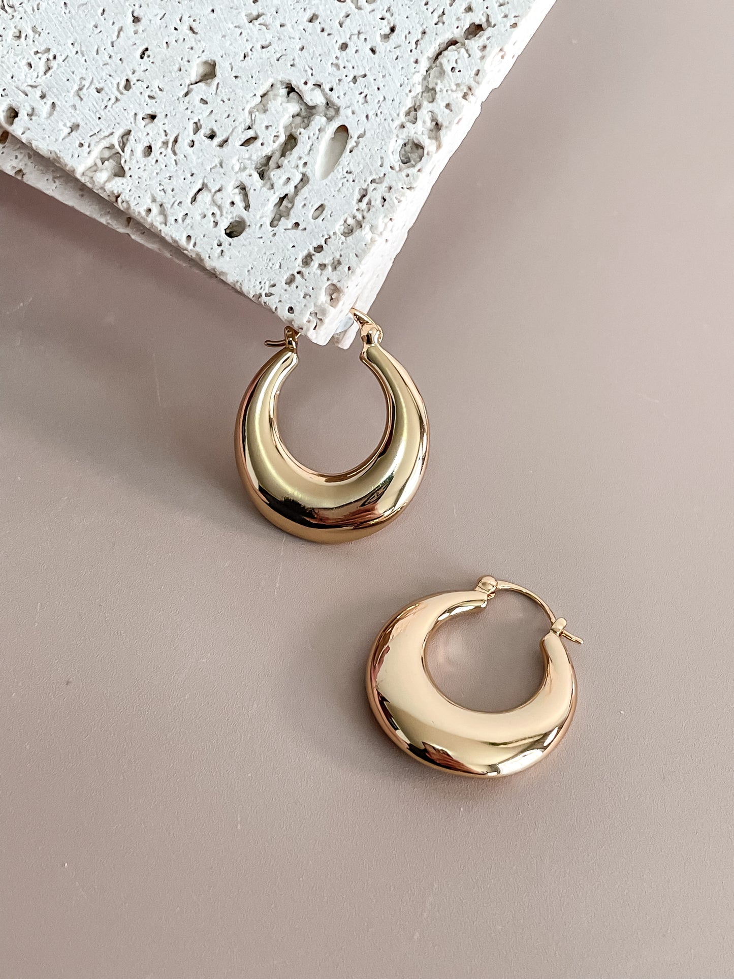 Chunky Oval Latched Hoops Earrings