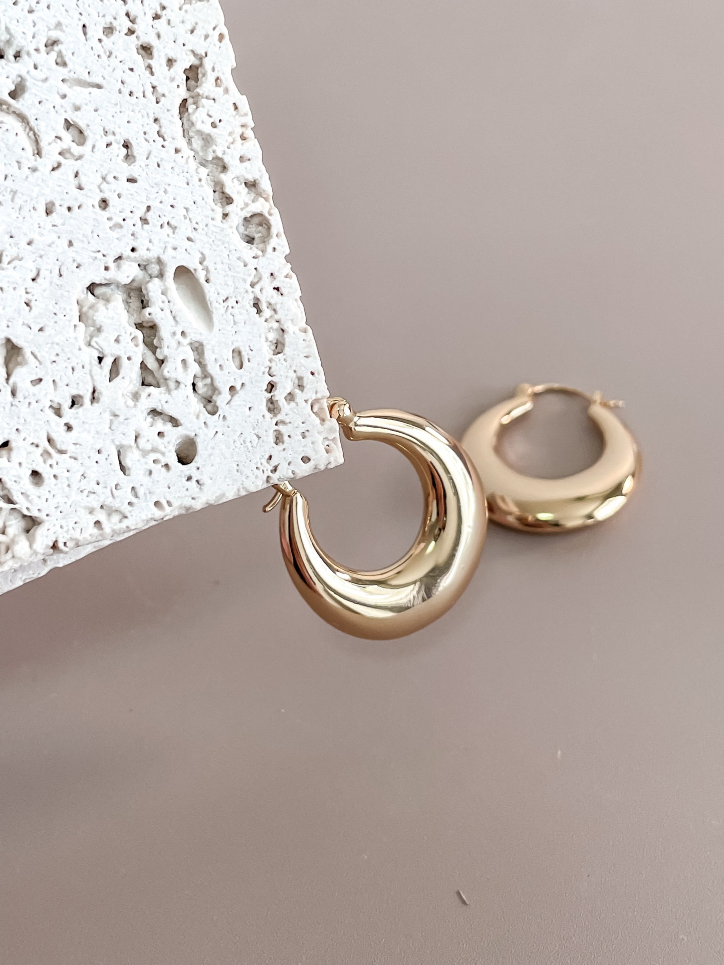 Chunky Oval Latched Hoops Earrings
