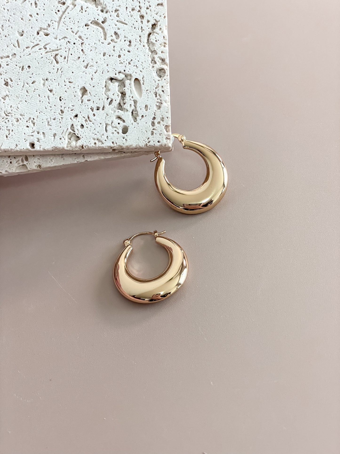 Chunky Oval Latched Hoops Earrings