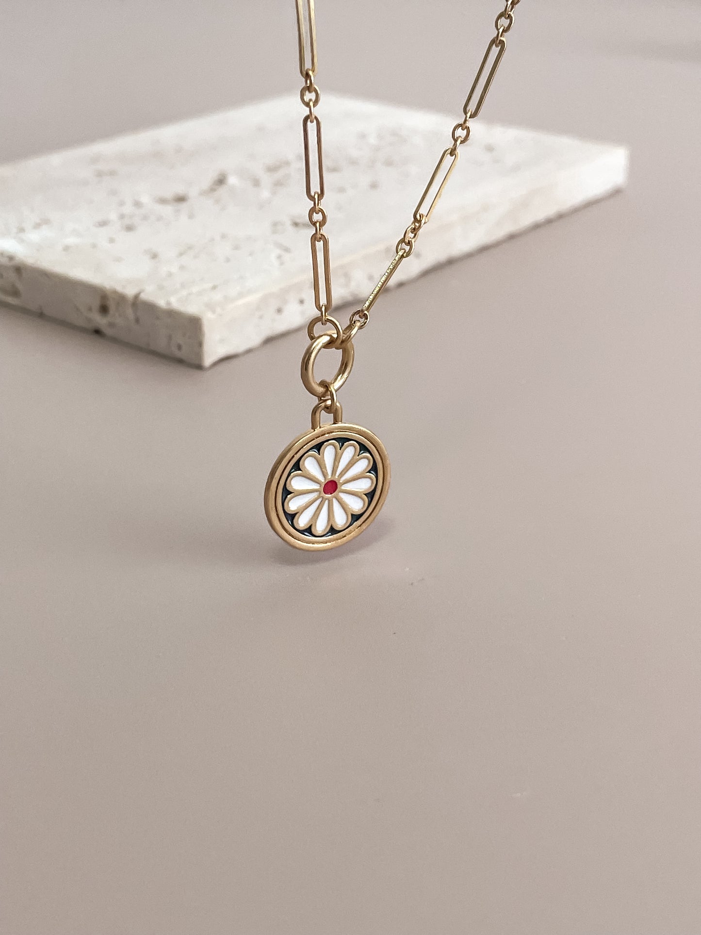 Round Daisy Pendant Necklace