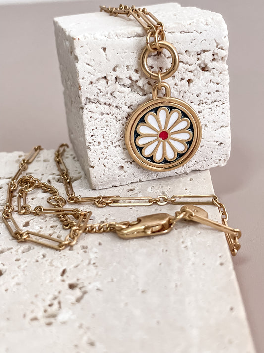 Round Daisy Pendant Necklace