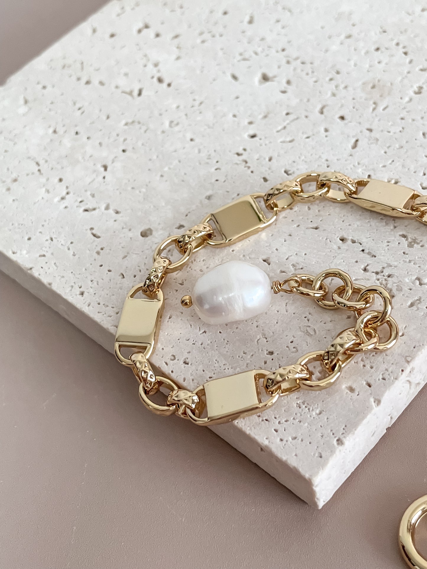 Chain Bracelets With Pearl Pendant