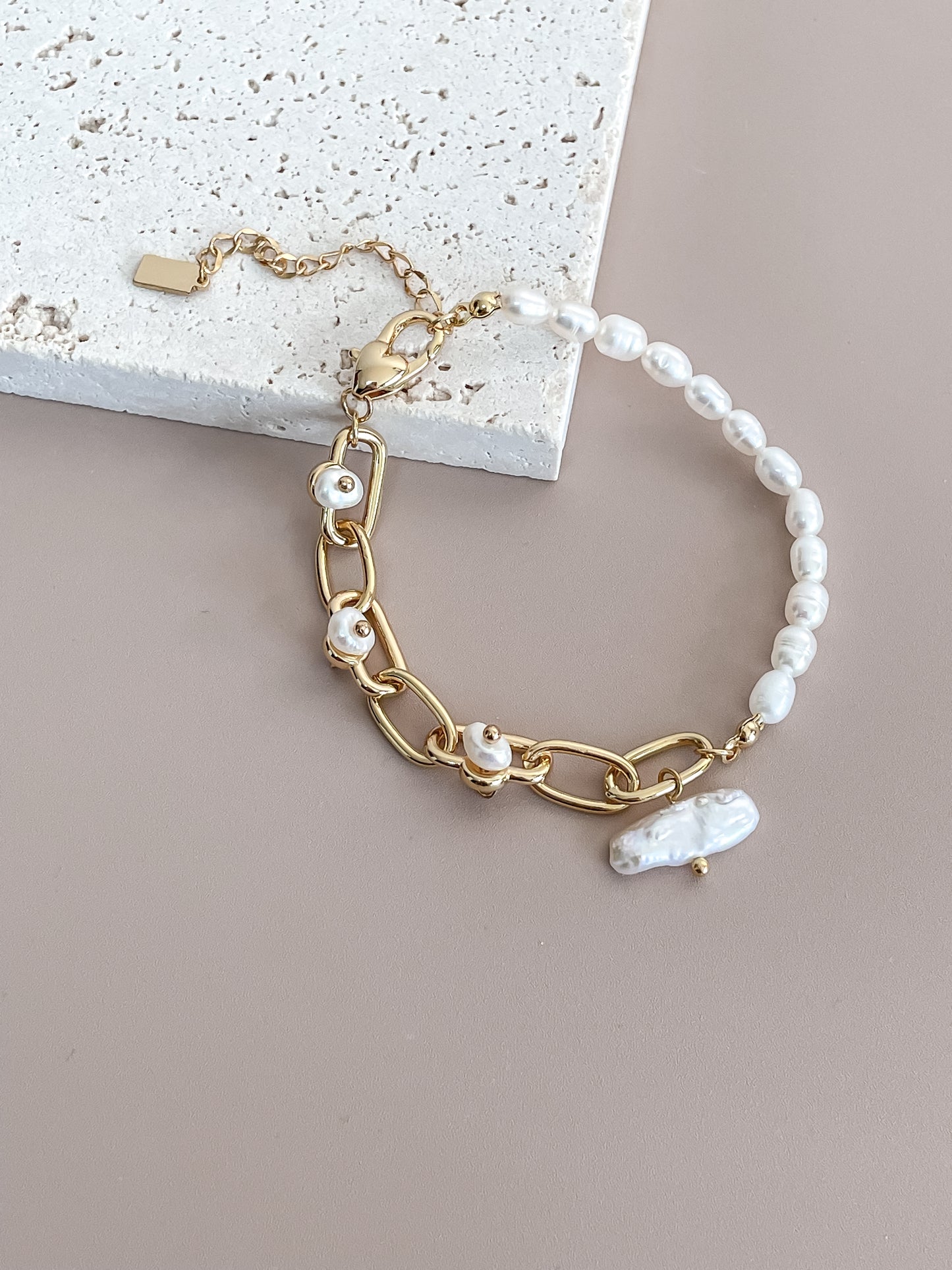 Asymmetric Pearl Pendant Bracelet