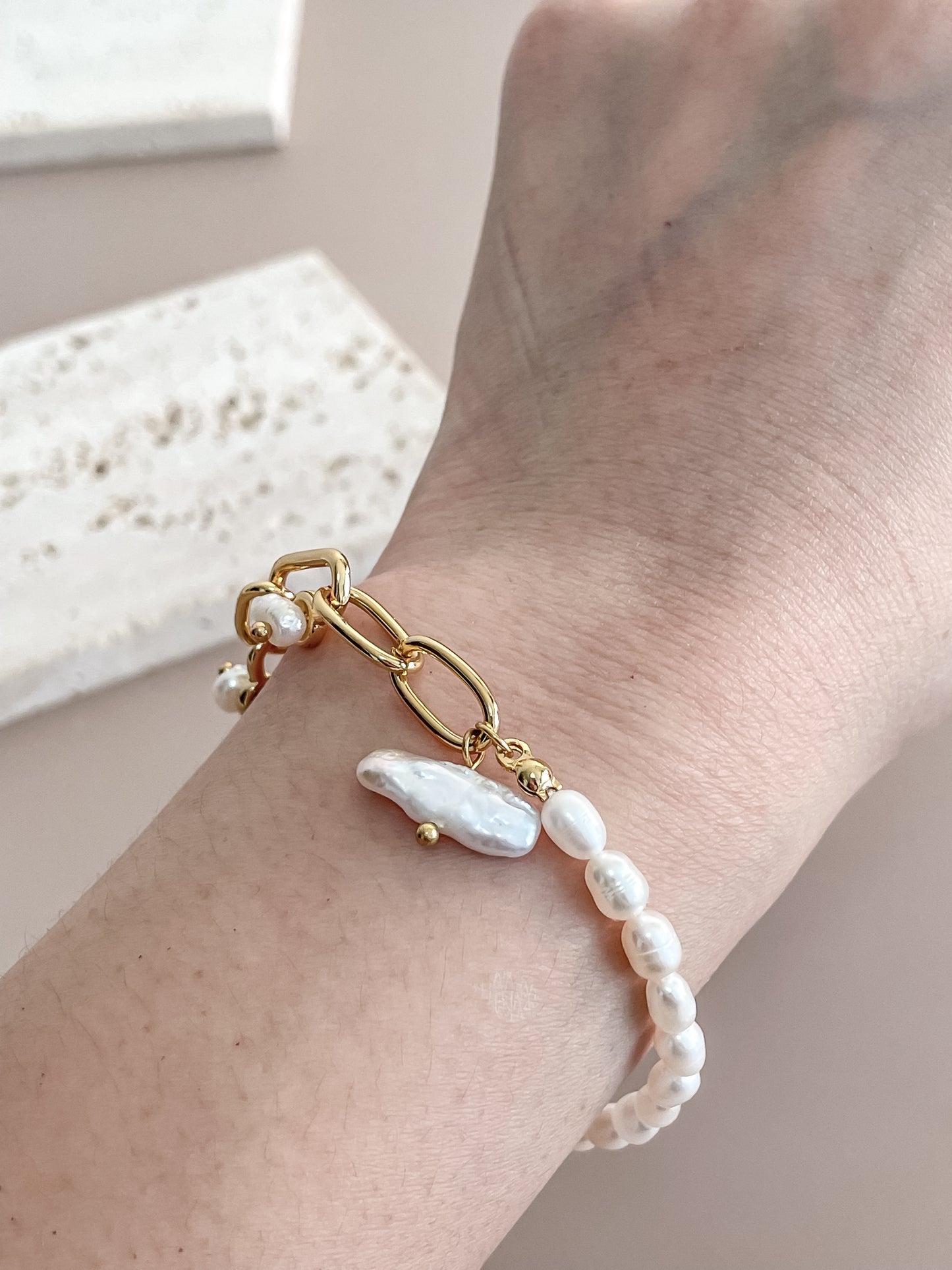 Asymmetric Pearl Pendant Bracelet