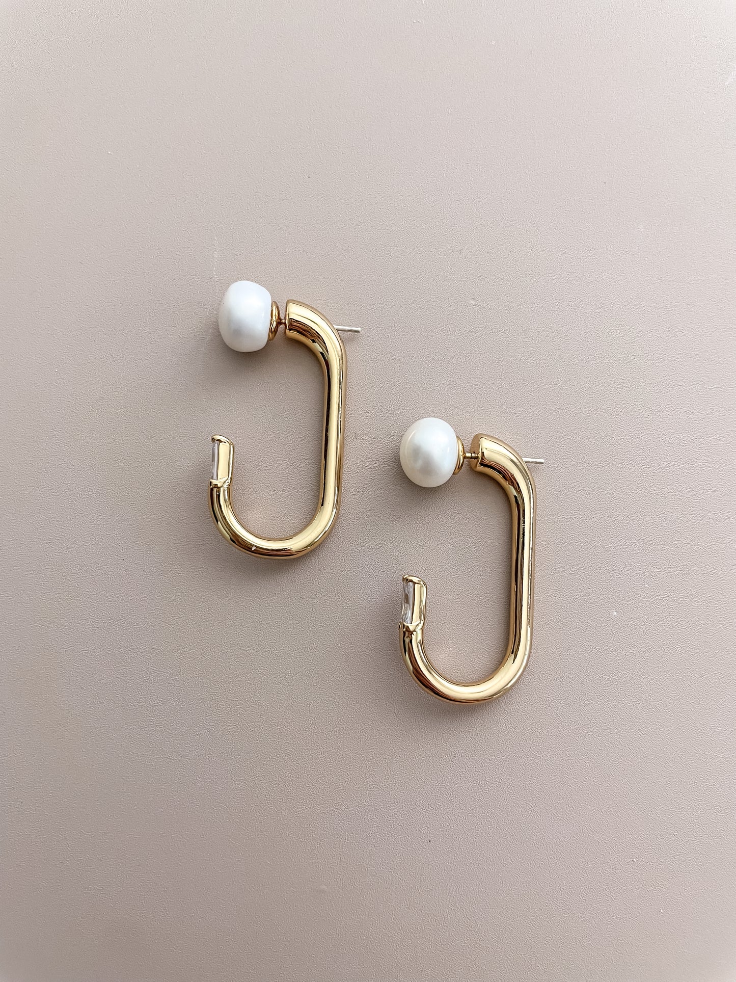 J-Shaped Stud Earrings w/ Pearl