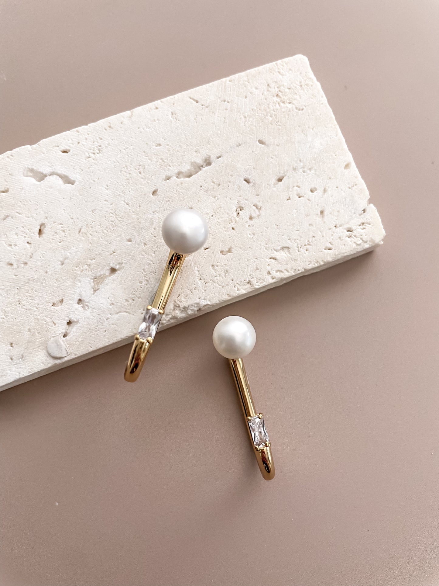 J-Shaped Stud Earrings w/ Pearl