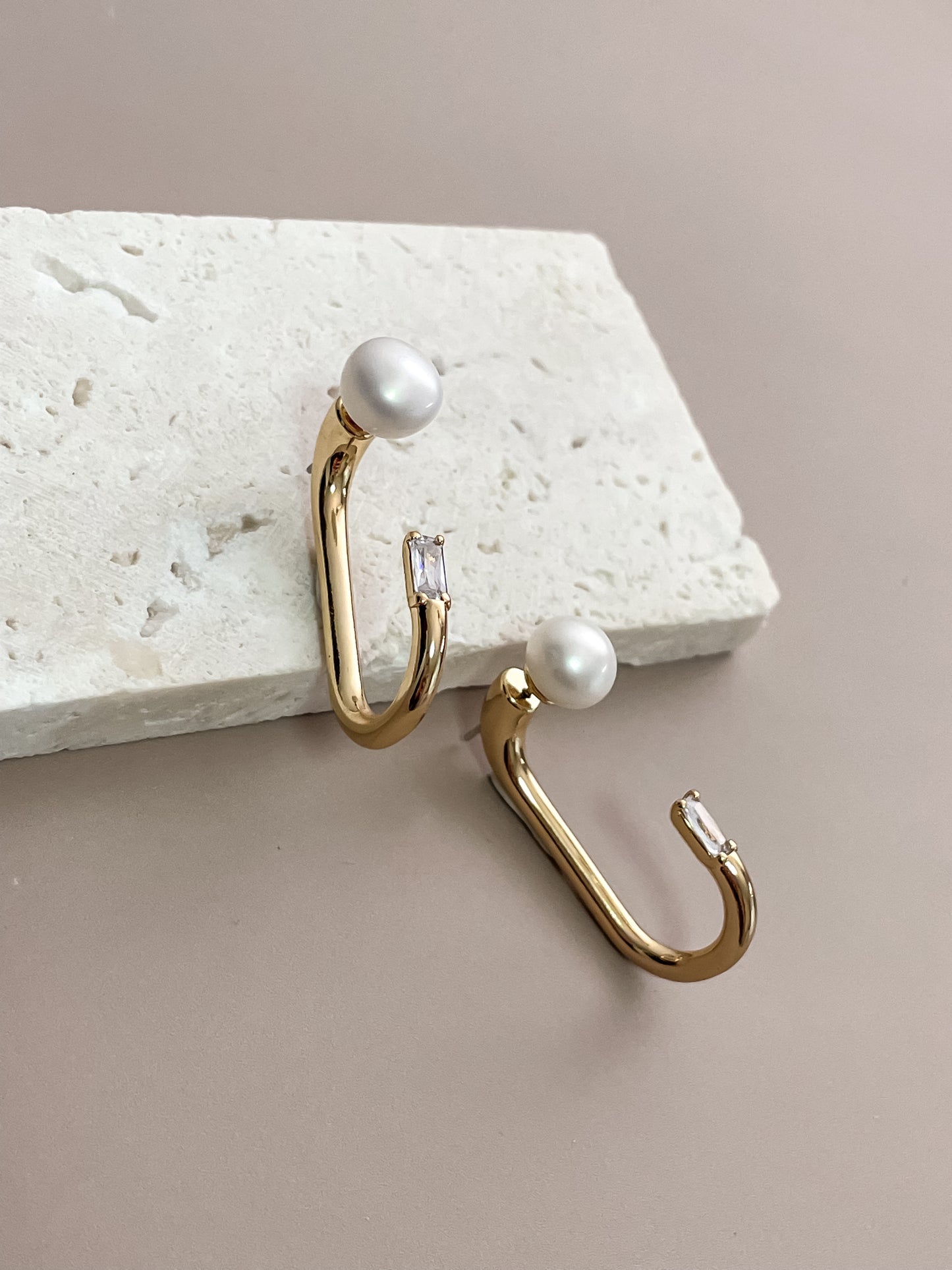 J-Shaped Stud Earrings w/ Pearl