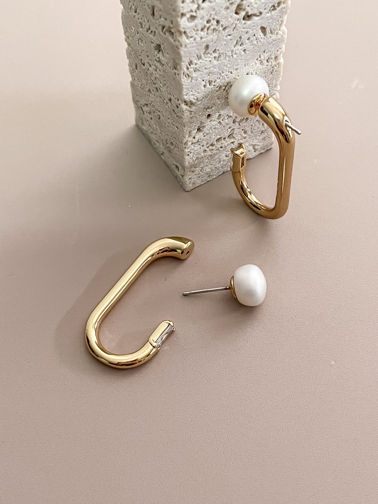 J-Shaped Stud Earrings w/ Pearl