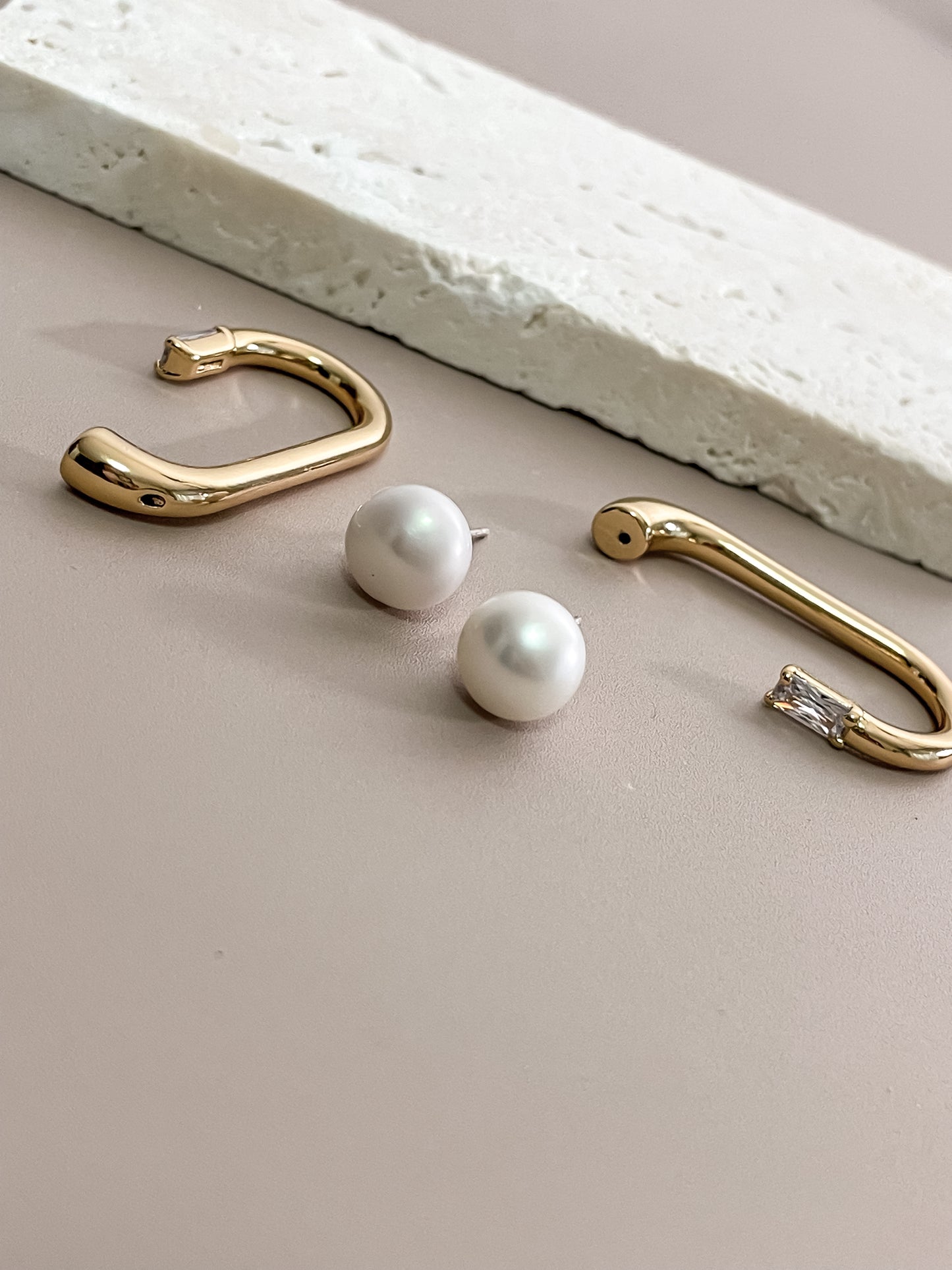 J-Shaped Stud Earrings w/ Pearl