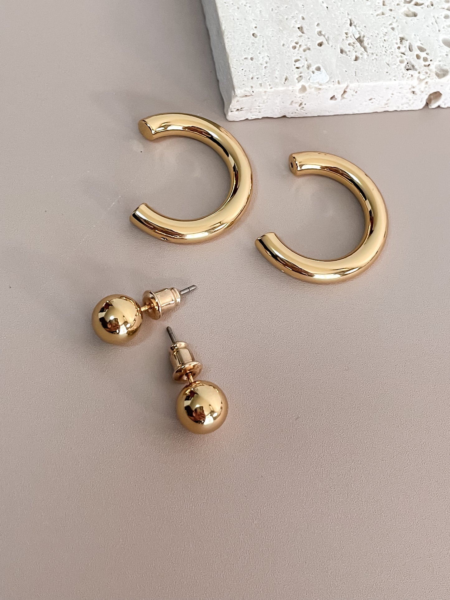 Basic C-Shaped Stud Earrings