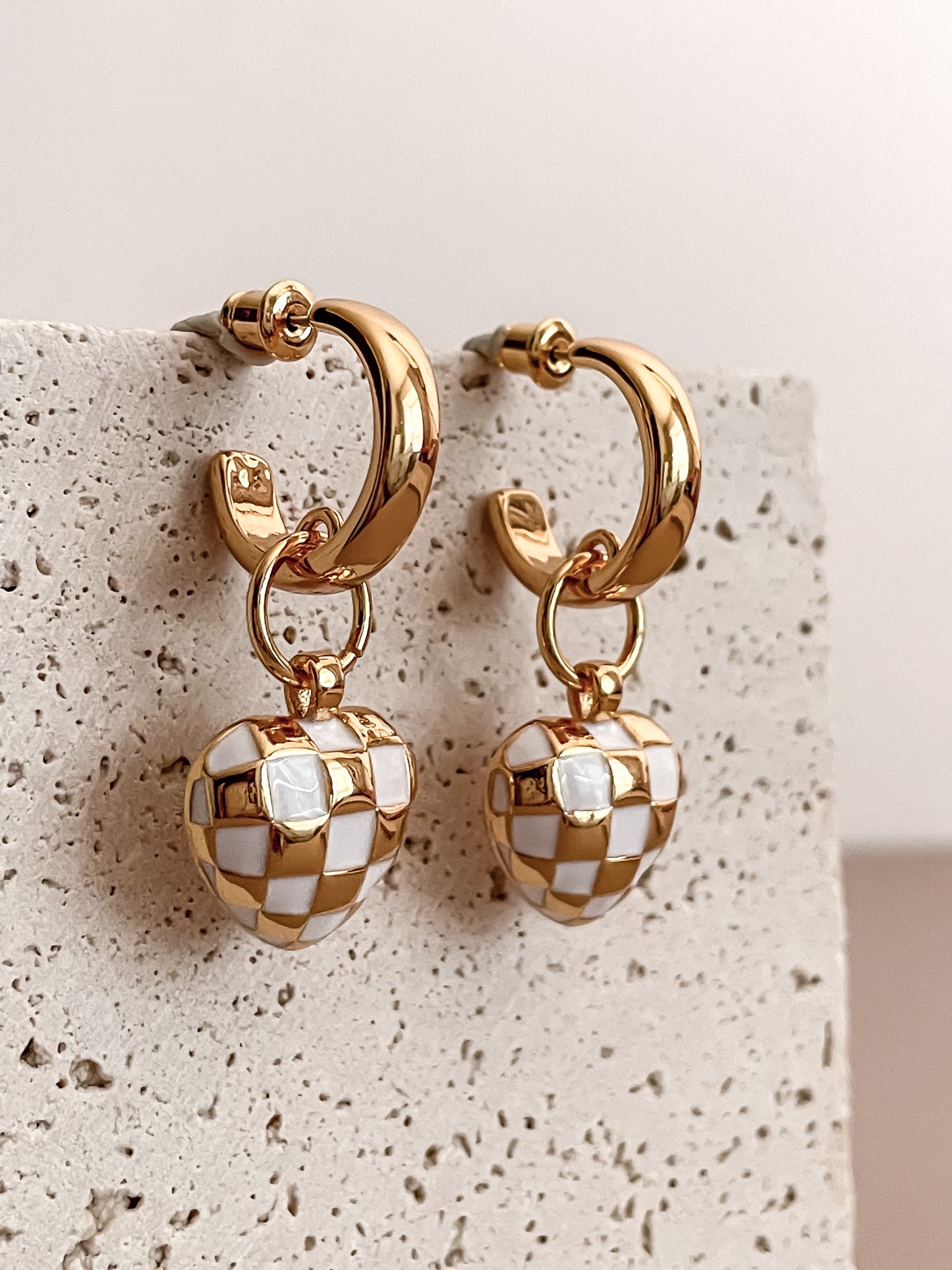 White Checkerboard HeartC-shaped Earrings